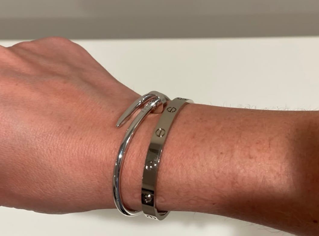 Customer photo review of צמיד אלגנטי מסמר בגוון כסף עם נגיעה של אלגנטיות — JEWELLUXE™