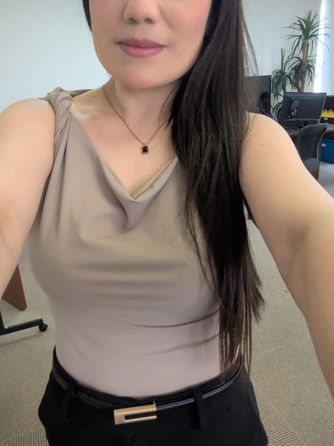 Customer photo review of Top Sin Hombros Twist Light Contour