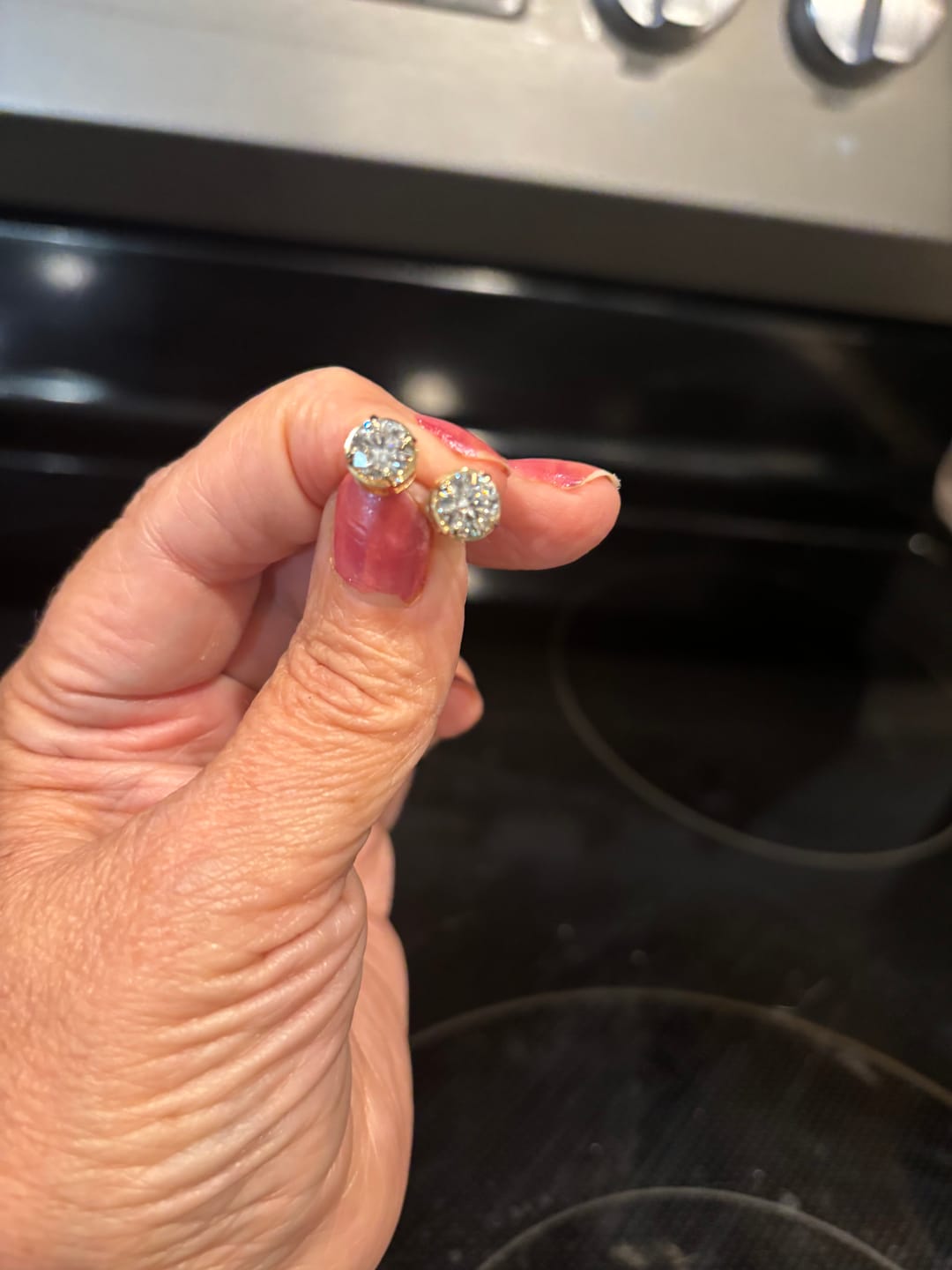 Customer photo review of Group Order solitaire stud earrings semi-mount only(Exclusively to DovEggs Stones)