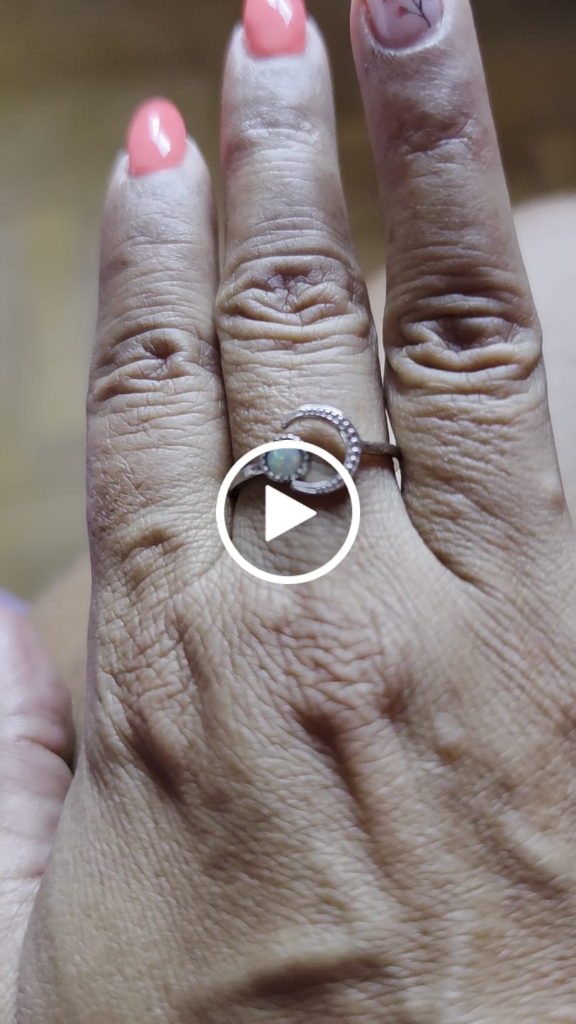 Customer video review of Anillo Lunar