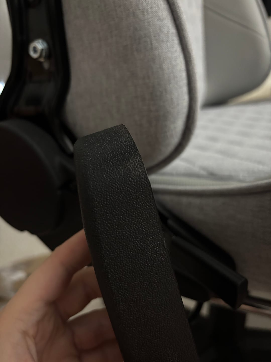 Customer photo review of KL-R27 Elemental Ayak Dayama Yerli Terletmez Kumaş Gri / Karbon Gaming Oyuncu Koltuğu