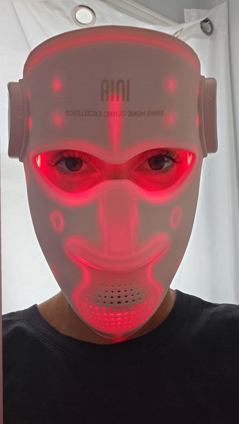 Customer photo review of INIA GLOW 4D 940nm Dual NIR Wireless LED Mask