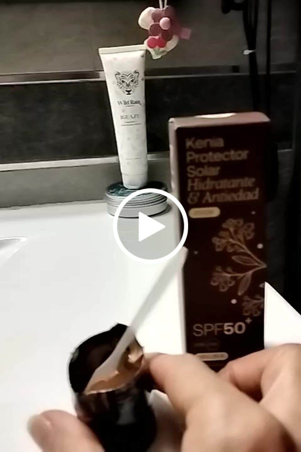 Customer video review of Kenia SPF 50+ | Fluido solar antiedad | Wild Rain Cosmetics