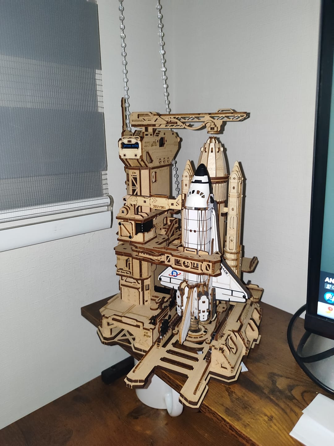 Customer photo review of Space Shuttle Mechanical Models - Maqueta de Madera ROKR