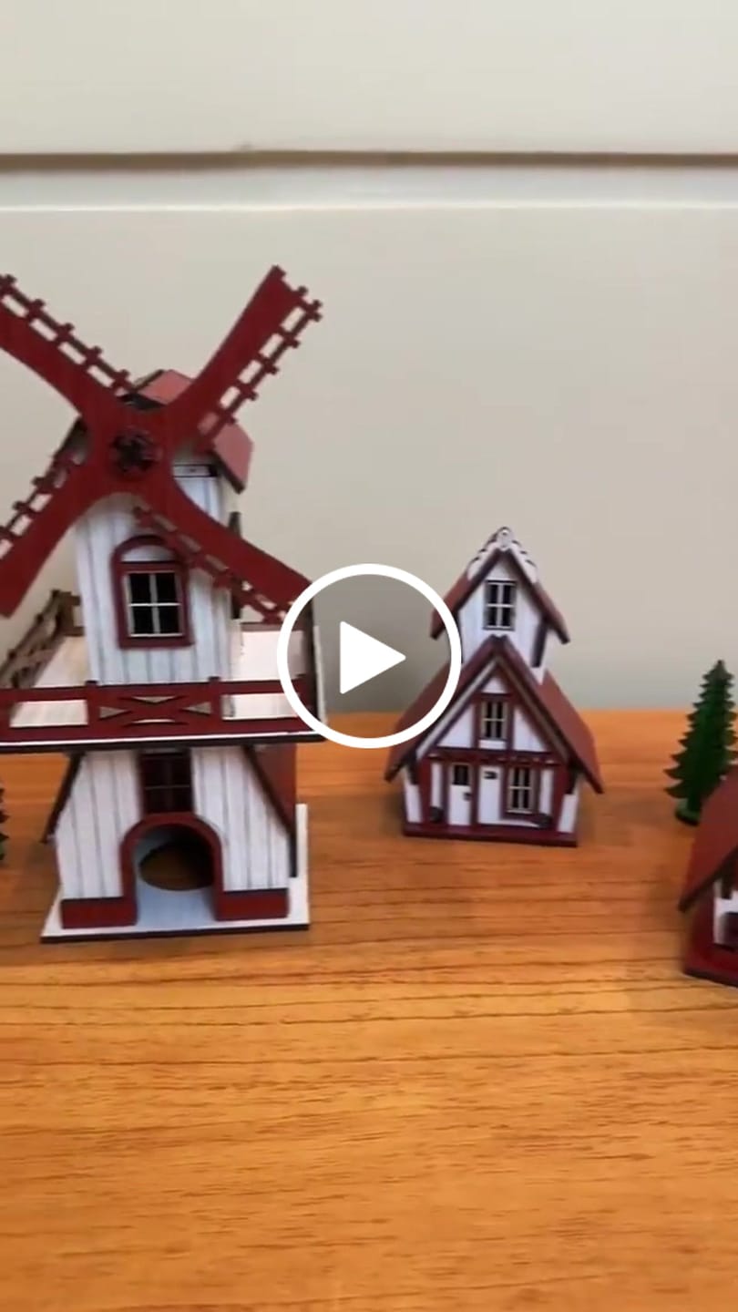 Customer video review of Decoração de Natal Vila completa com 4 Peças