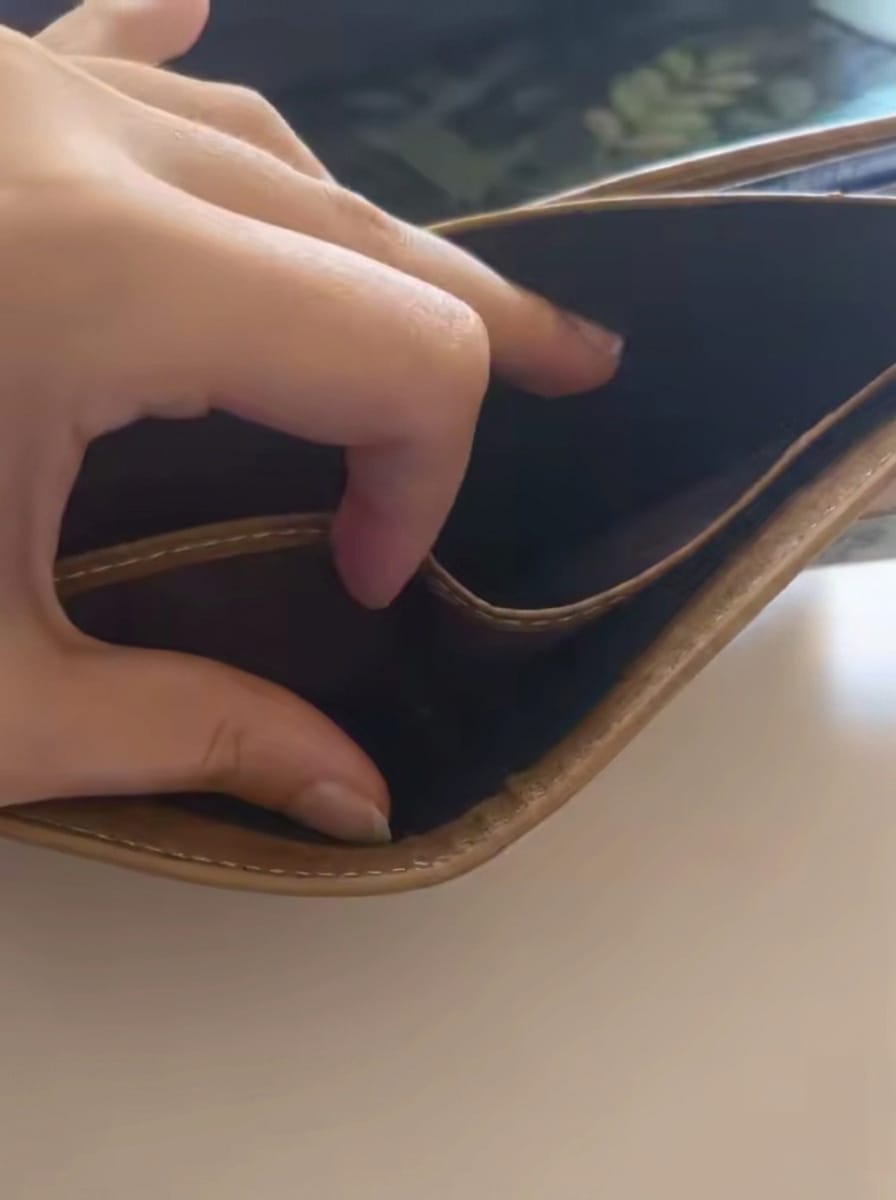 Customer photo review of Cartera One Piece