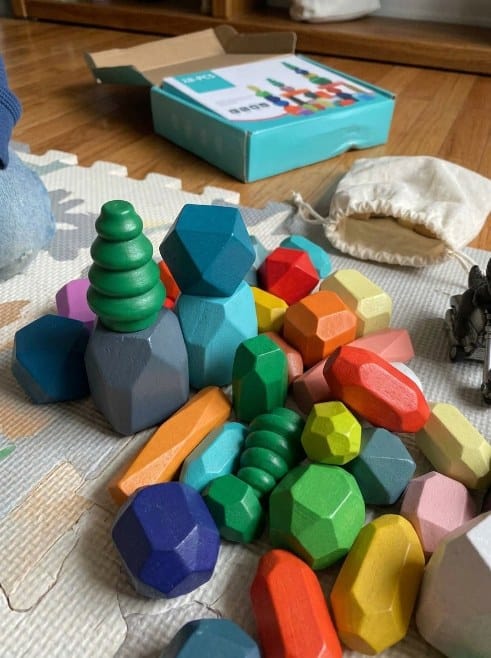 Customer photo review of Montessori Holzsteine Stapelset Kleinkind | Bunte Balanciersteine Feinmotorik Kreativspiel