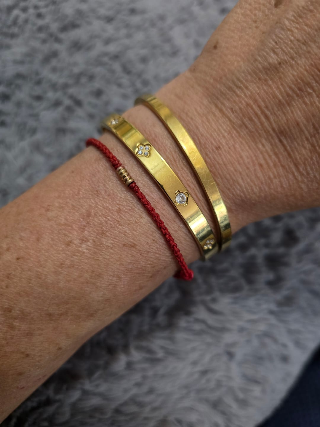 Customer photo review of Gold Clover Bangle