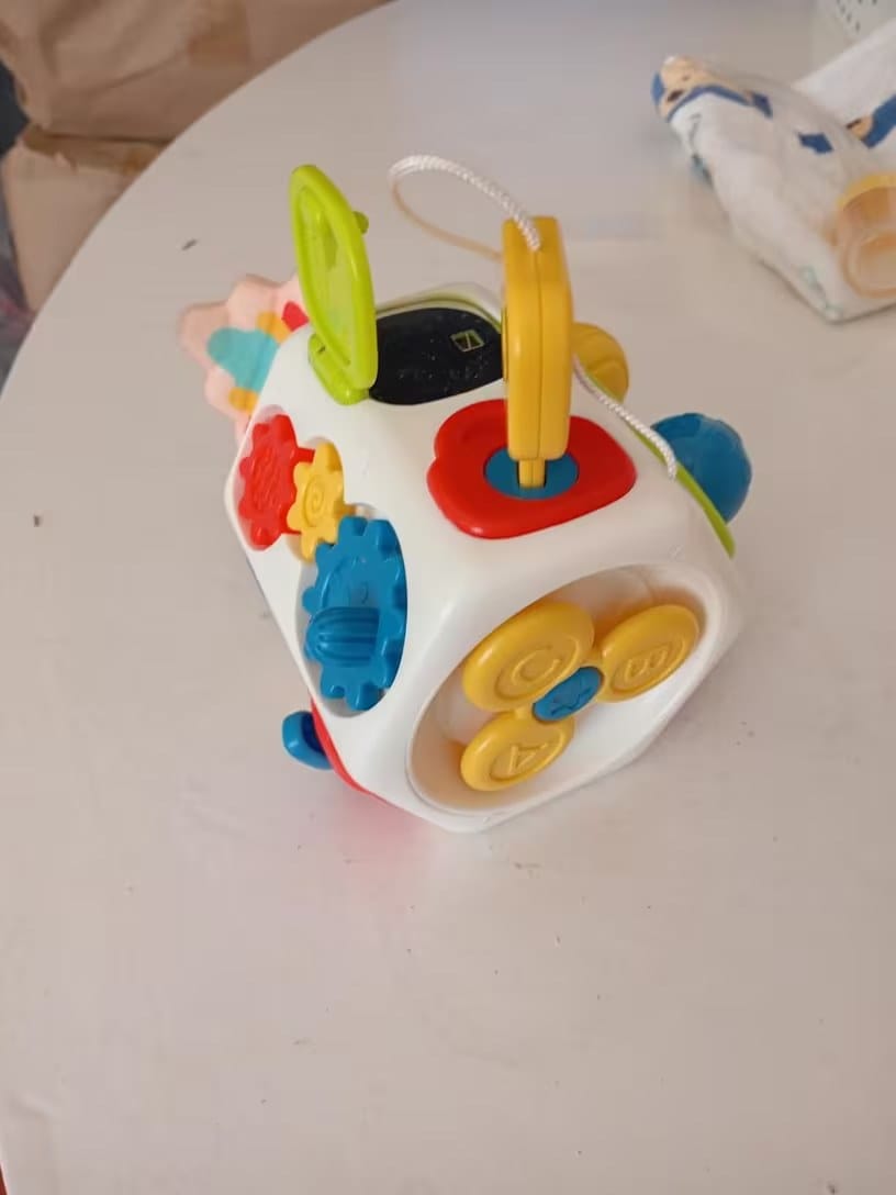 Customer photo review of 9-in-1 Beschäftigungswürfel Kleinkind | Montessori Sensorikspielzeug Motorik Lernspielzeug 1 bis 3 Jahre