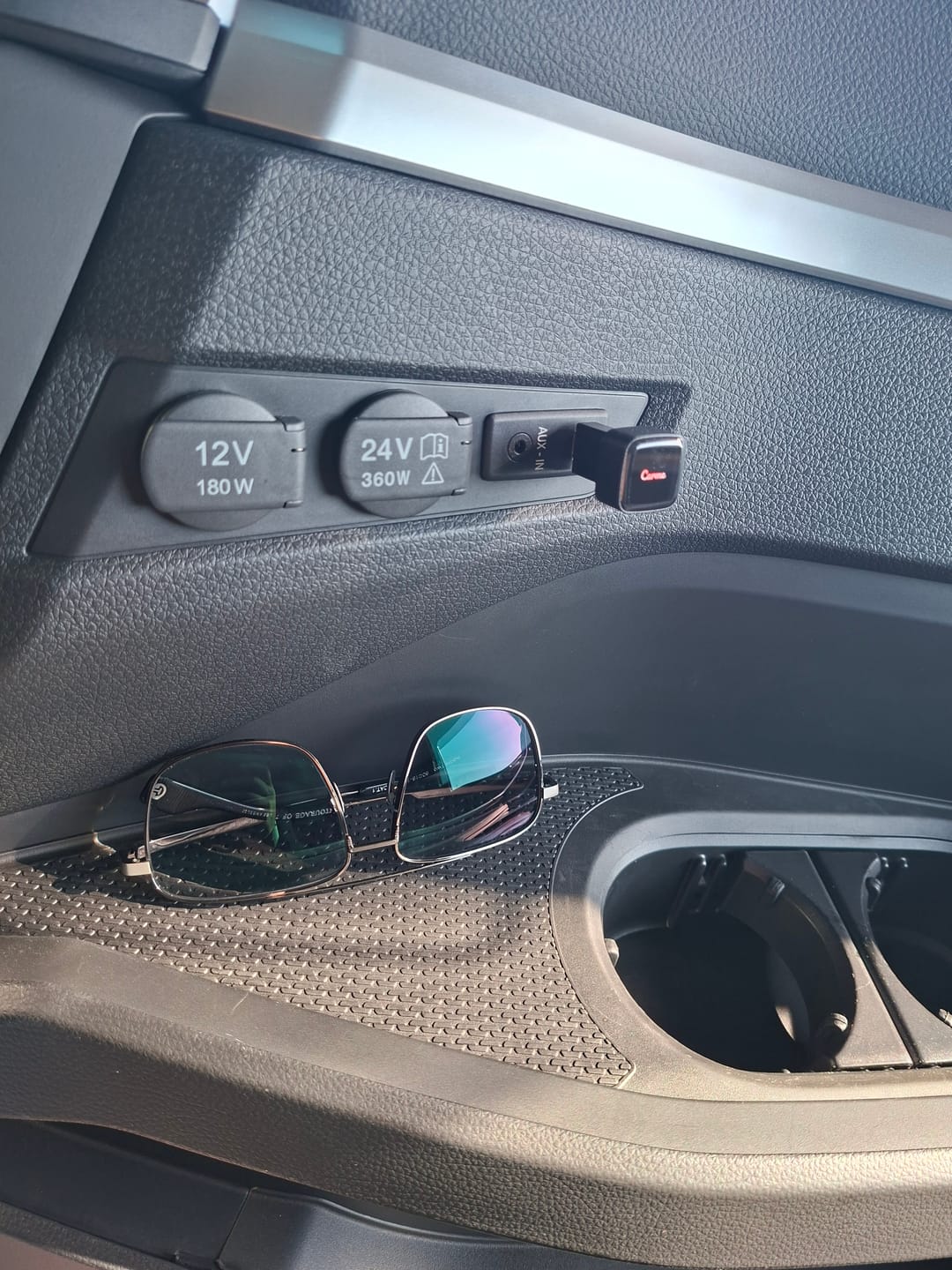Customer photo review of Ultra Mini 2-in-1 Car Dongle