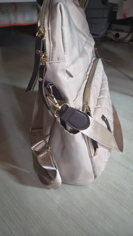 Customer photo review of Mochila de Senhora Casual