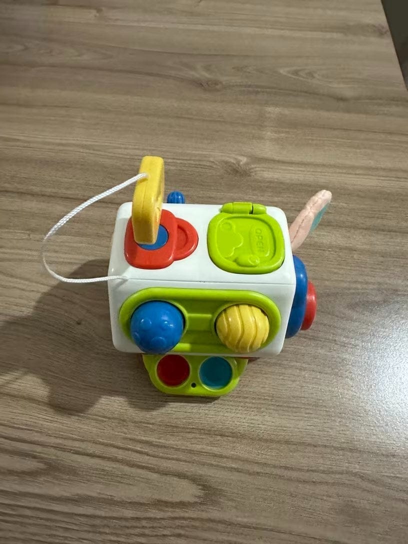 Customer photo review of 9-in-1 Beschäftigungswürfel Kleinkind | Montessori Sensorikspielzeug Motorik Lernspielzeug 1 bis 3 Jahre