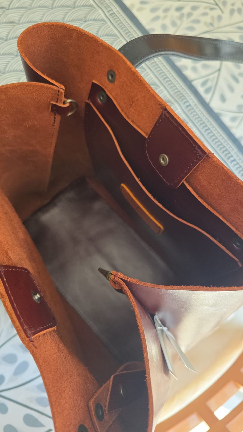 Customer photo review of Bolso Tote Cuero Praga Plus+ Pull Shedron   Doble Vista + 💄Cosmetiquera 👝 Gratis!!