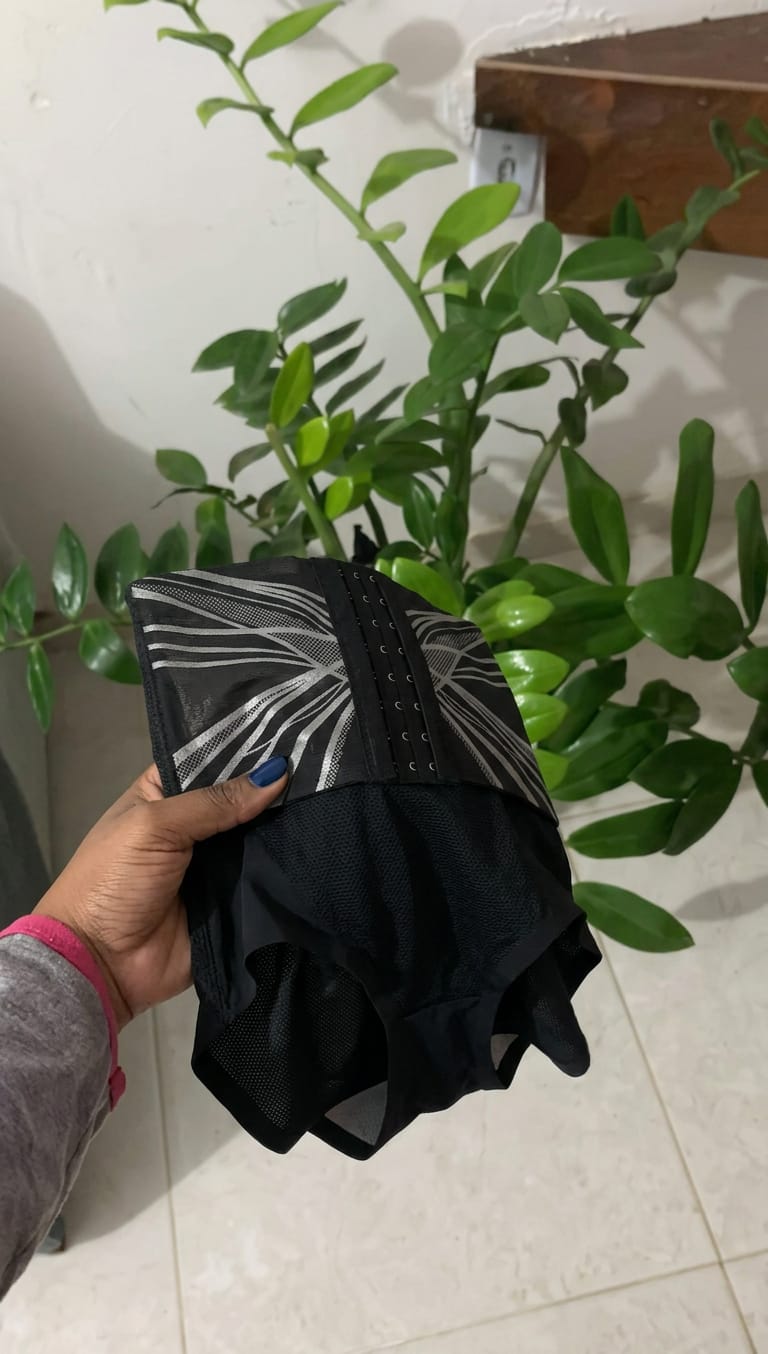 Customer photo review of Panty moldeador de abdomen Bajo