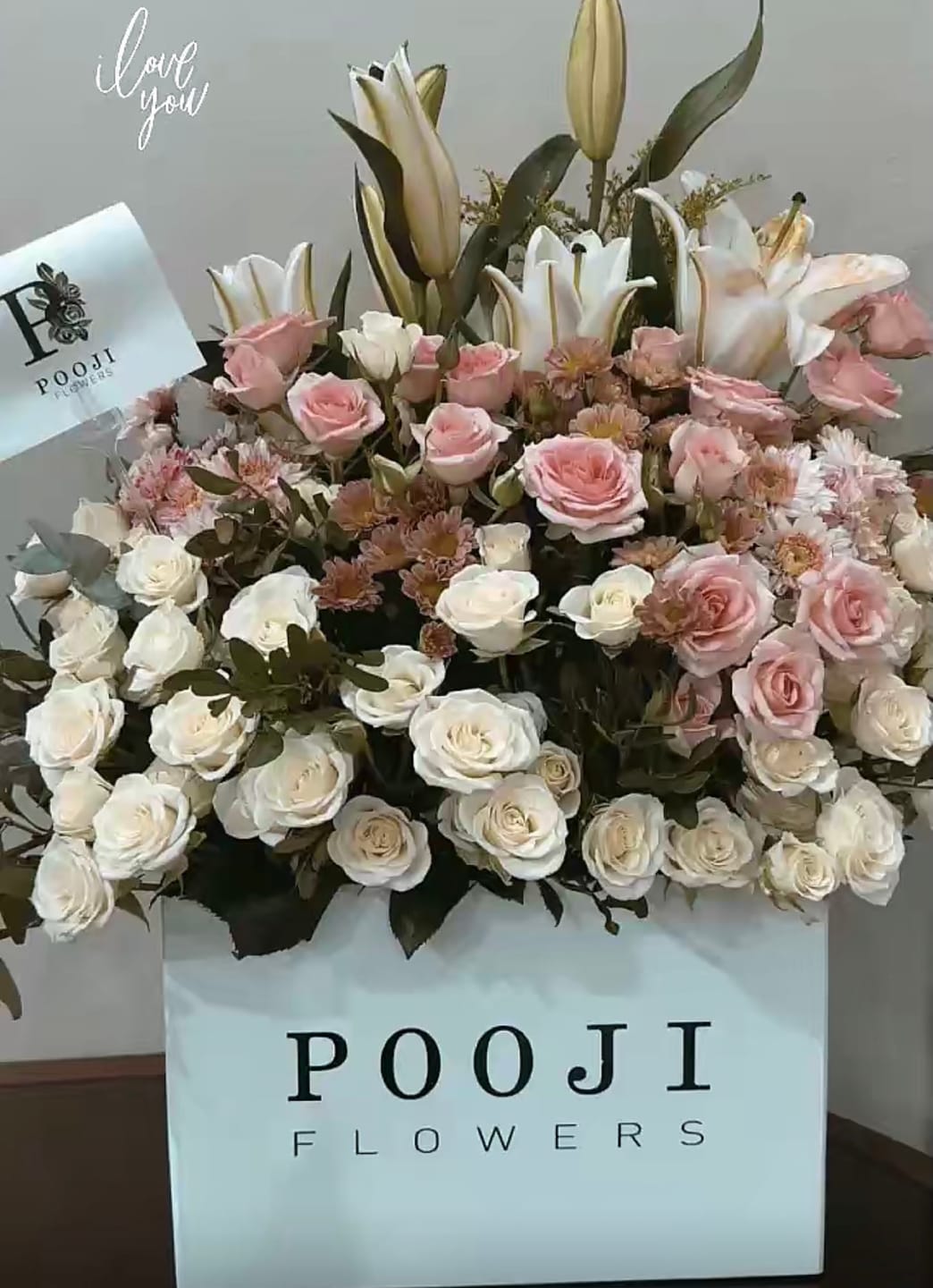 Customer photo review of Lily & Mixed Roses Luxury Square Box