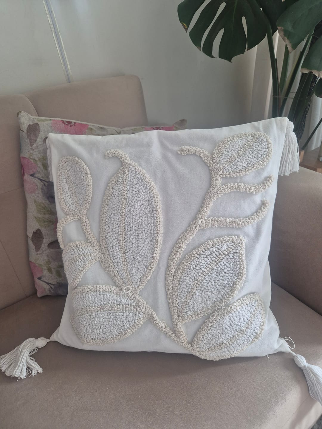 Customer photo review of Funda de Cojín Boho Tejida con Borlas Funda Almohadon Sofa 45x45cm