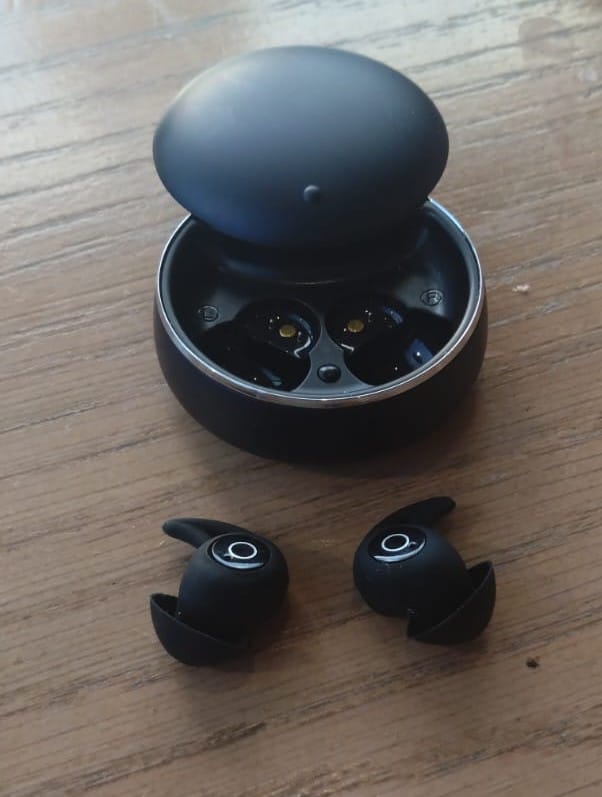 Customer photo review of Bluetooth Moto Earbuds