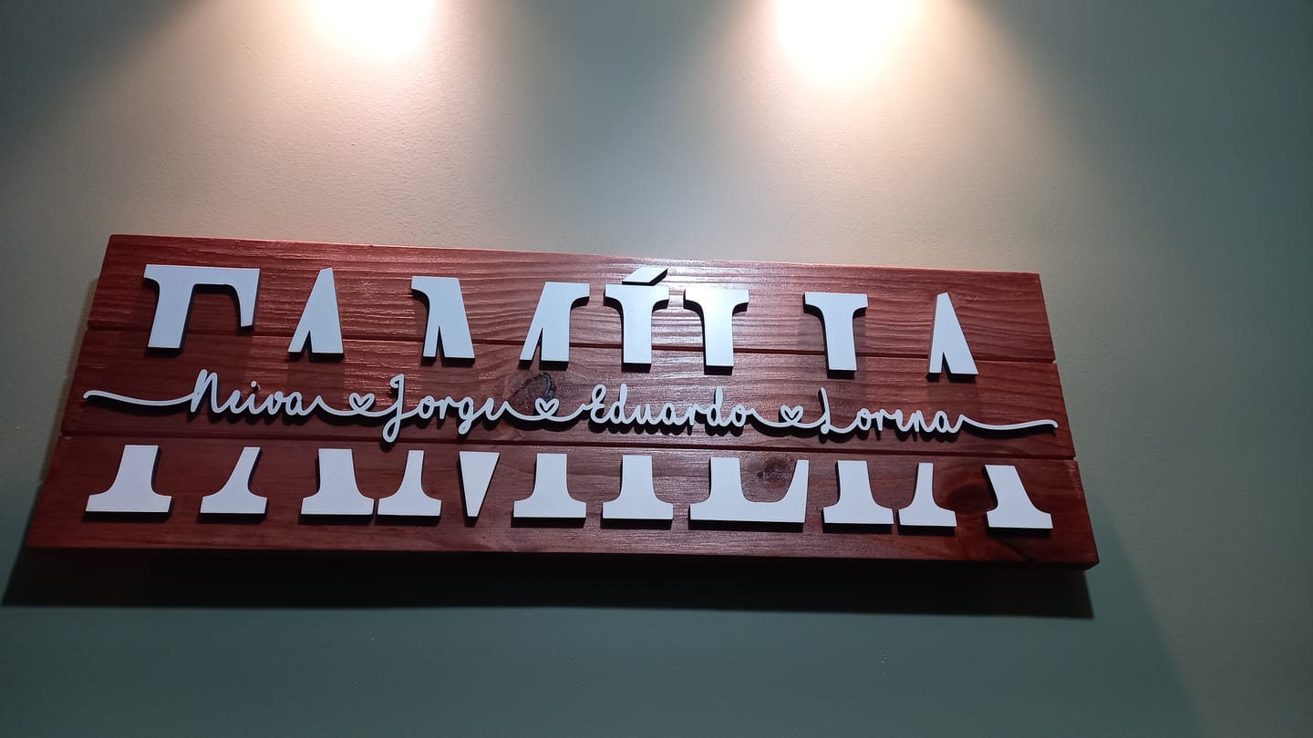 Customer photo review of Placa da Família Personalizada
