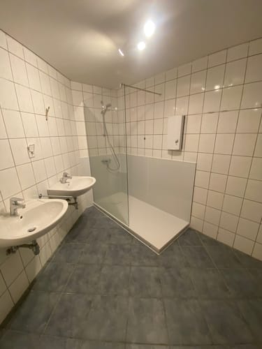 Customer photo review of SONNI Walk In/ Begehbare Dusche Duschabtrennung Duschwand Nano Klarglas Glasstärke 8mm Breite 70-120cm