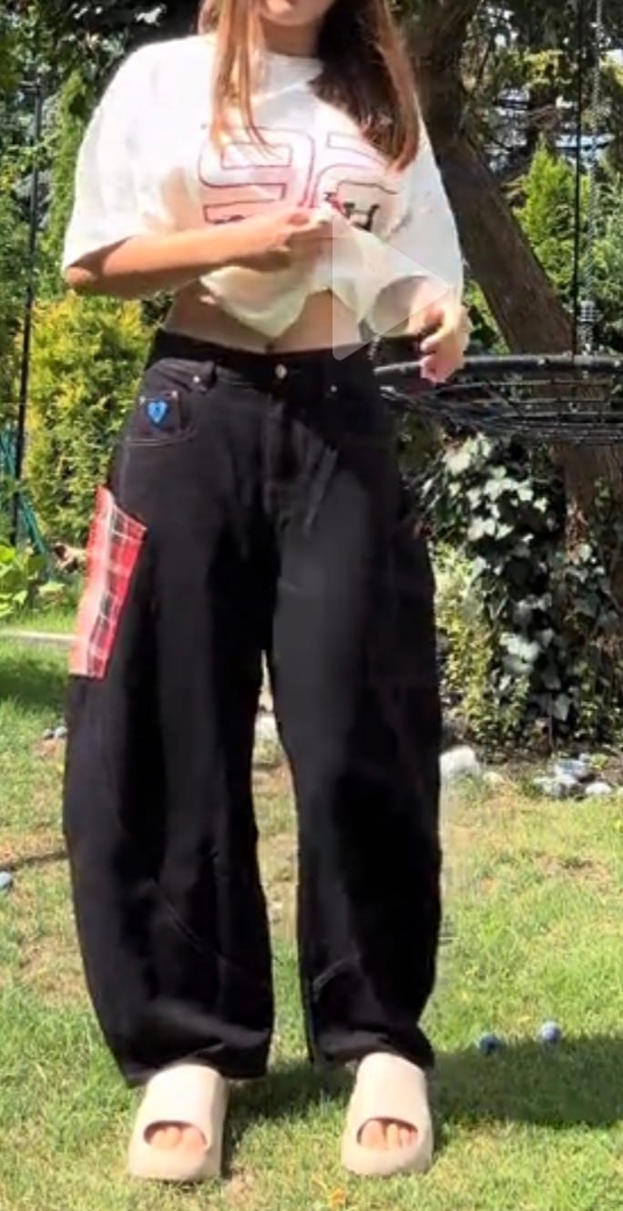 Customer photo review of Aelfric Eden BAGGY BARREL Jeans