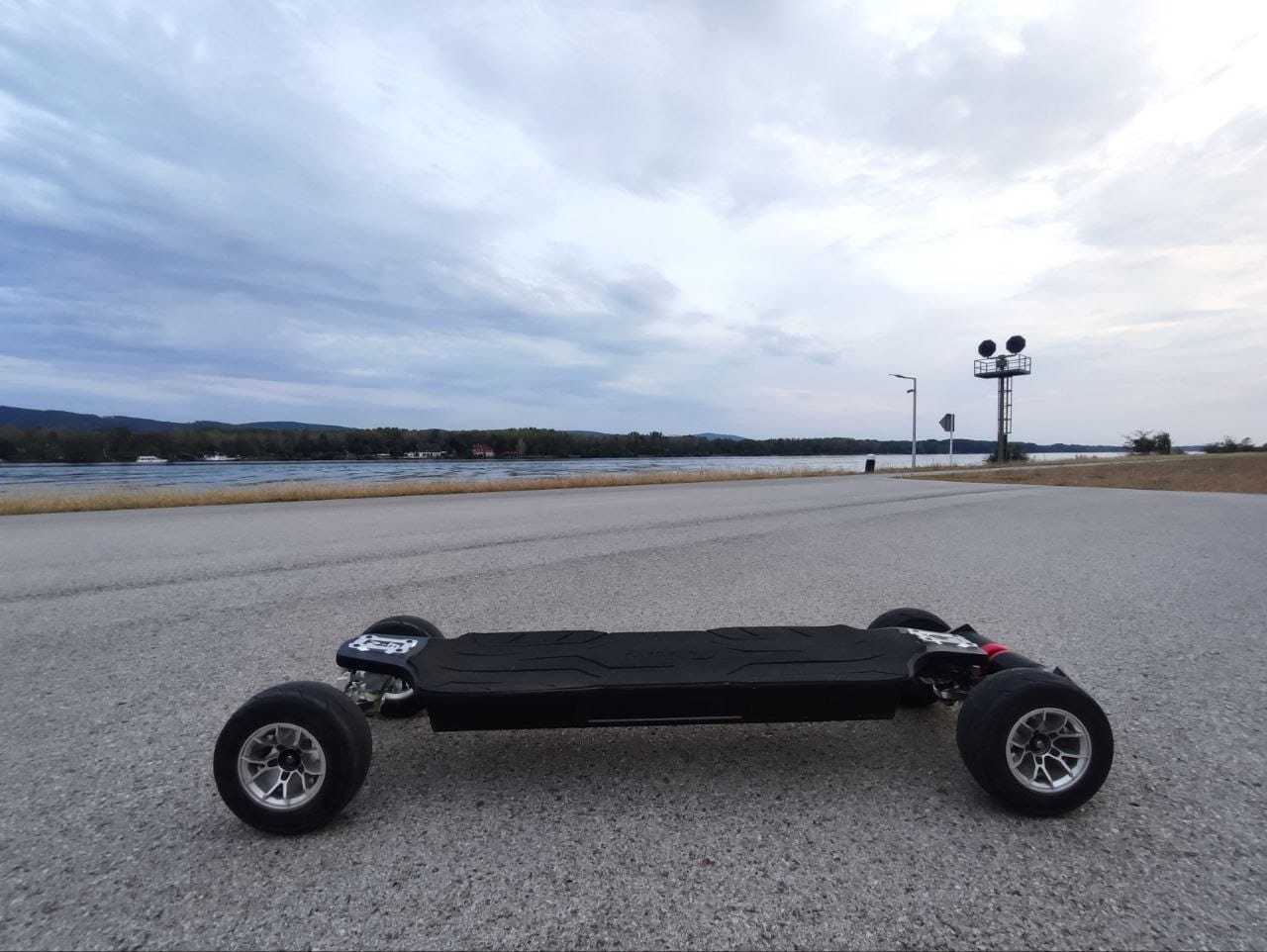 Customer photo review of Acedeck® Nomad N3 Electric Skateboard-Best All-terrain Long Range Electric Skateboard