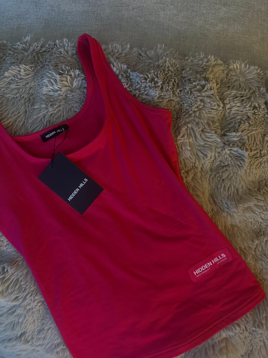 Customer photo review of LABEL TANK TOP RASPBERRY RED