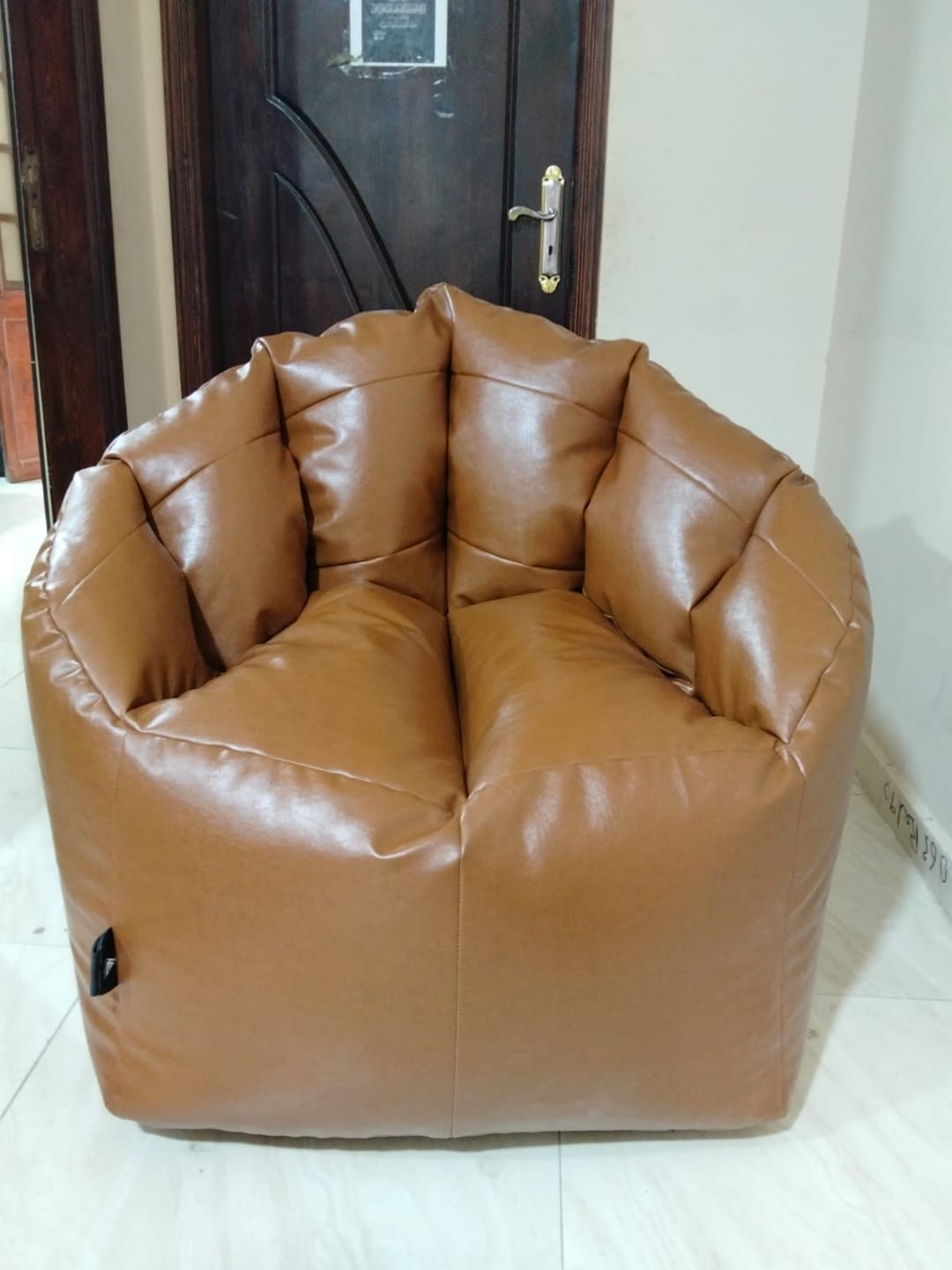 Customer photo review of كرسي بيراميد بين باج جلد مميز في الشكل باللون البني ELH-052