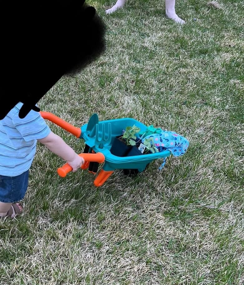 Customer photo review of Kinder Schubkarre Gartenspielzeug Set | Outdoor Gartenwerkzeug ab 3 Jahren