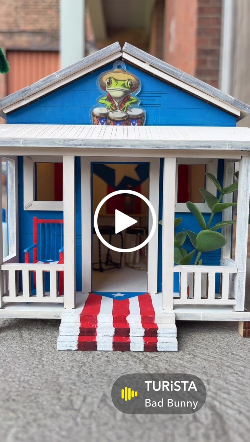 Customer video review of Casita de Campo Alegría | Kit DIY Madera y Pintura