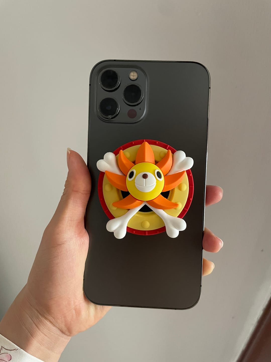 Customer photo review of Thousand Sunny PopSocket PopGrip for MagSafe