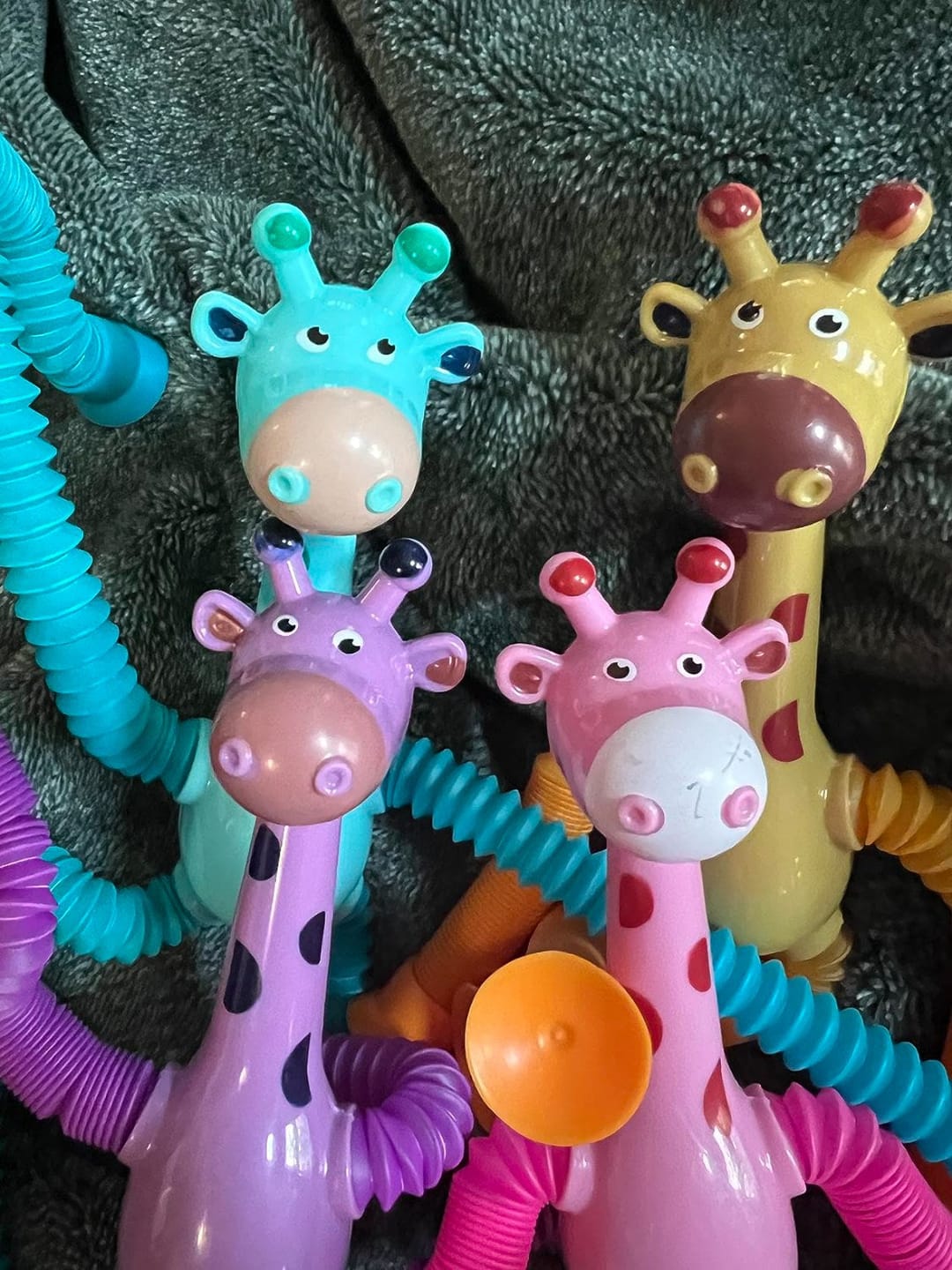 Customer photo review of Dehnbare Giraffe Fidget Toy | Saugnapf Sensorik Röhren Stressabbau Antistress