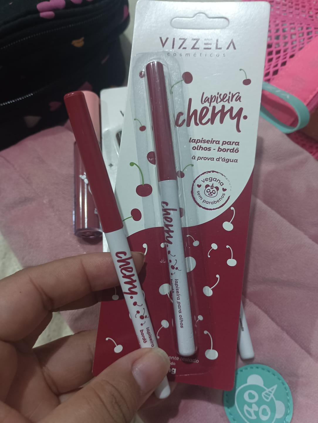 Customer photo review of Lapiseira para Olhos Bordô - Cherry - Vizzela