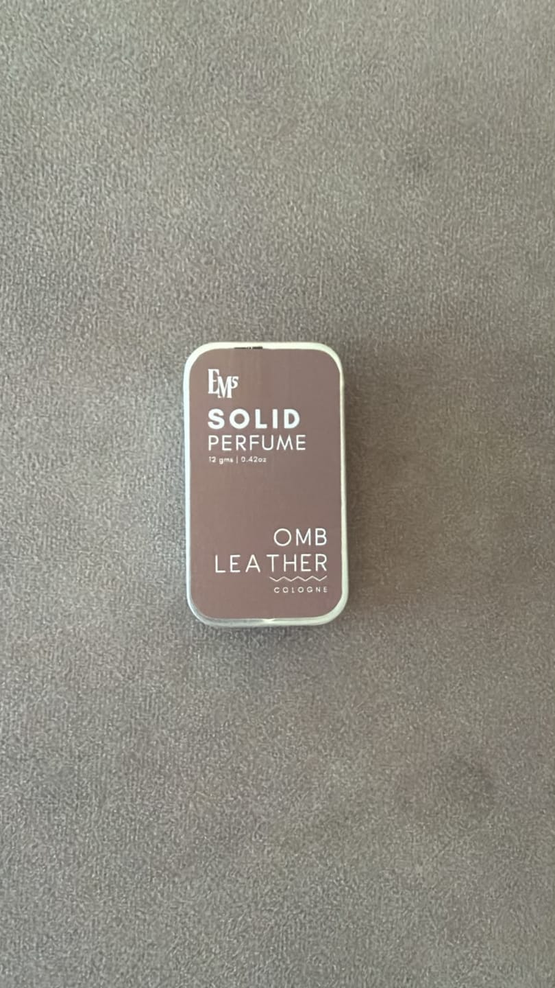 Customer photo review of Omb Leather | Solid Perfume