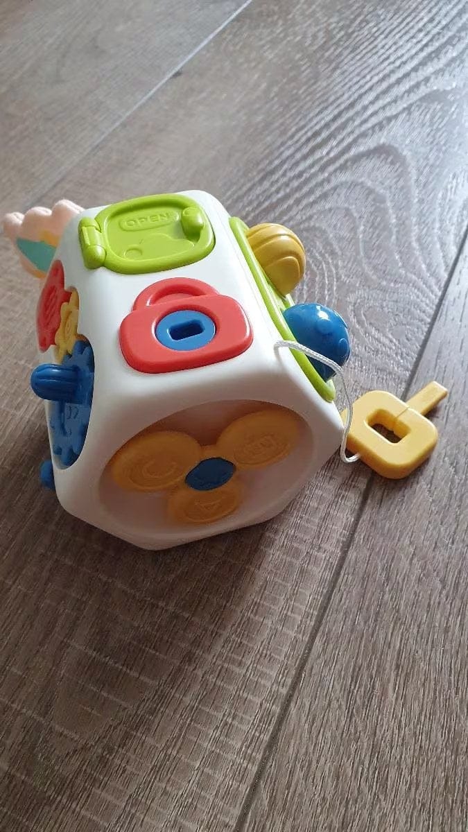 Customer photo review of 9-in-1 Beschäftigungswürfel Kleinkind | Montessori Sensorikspielzeug Motorik Lernspielzeug 1 bis 3 Jahre