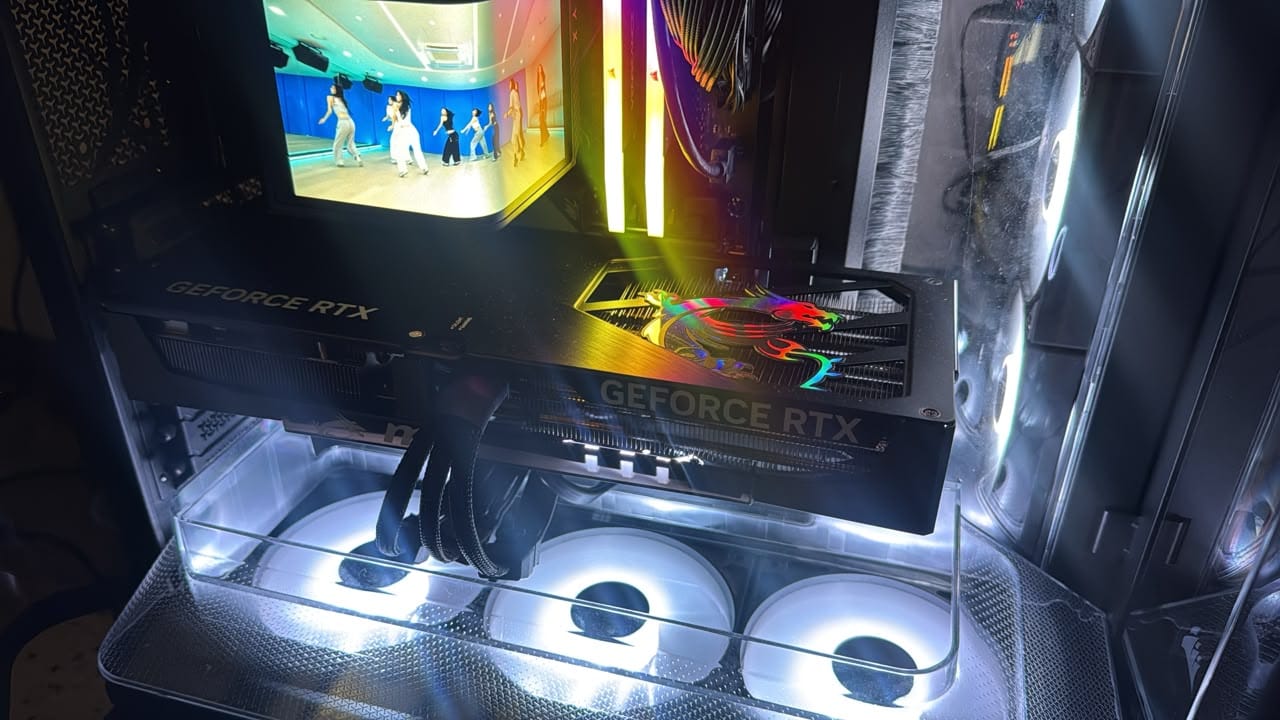 Customer photo review of Tarjeta Gráfica MSI NVIDIA GeForce RTX 5080 GAMING TRIO Overclocked Triple Fan 16GB GDDR7 PCIe 5.0