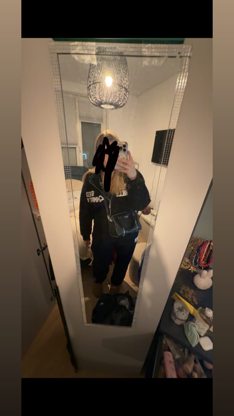 Customer photo review of GATED COMMUNITY STRAIGHT LEG SWEATPANTS BLACK