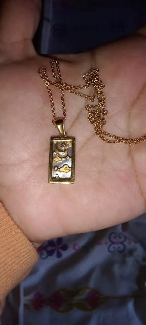 Customer photo review of Colgante de Tarot Chapado en Oro 18K