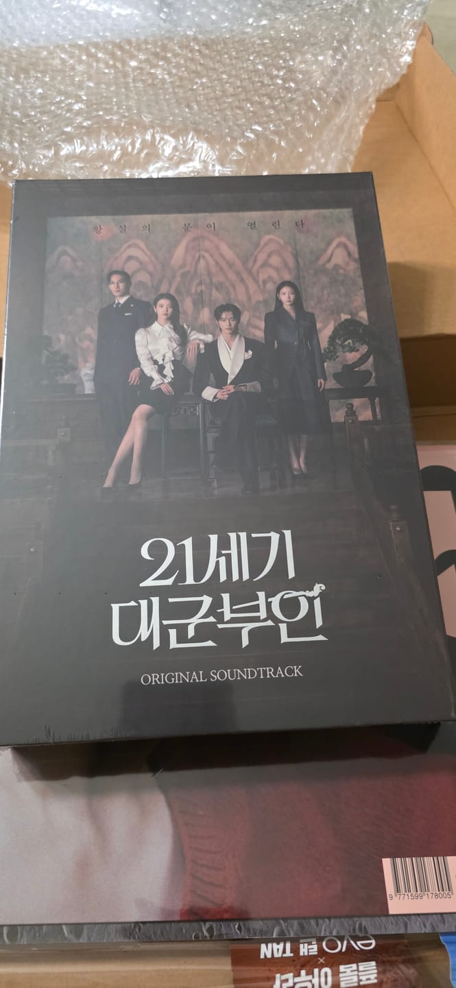 Customer photo review of Perfect Crown Drama OST Album
