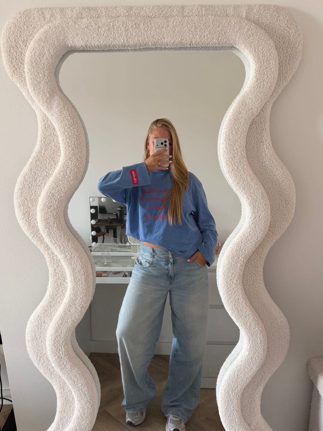 Customer photo review of VINTAGE LOGO WASHED LONGSLEEVE T-SHIRT SKY BLUE/RED