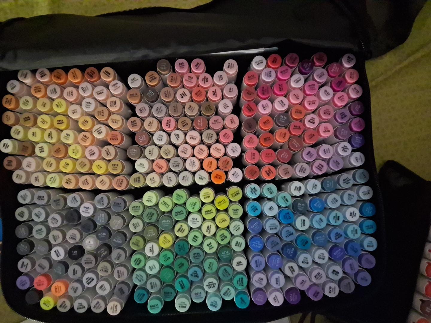 Customer photo review of Ohuhu Honolulu 320 Colors Dual Tips Alcohol Art Markers (New Color Codes)