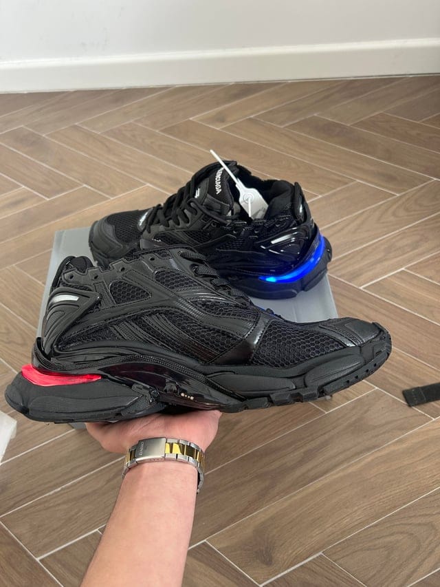 Customer photo review of JShop LED Runners
