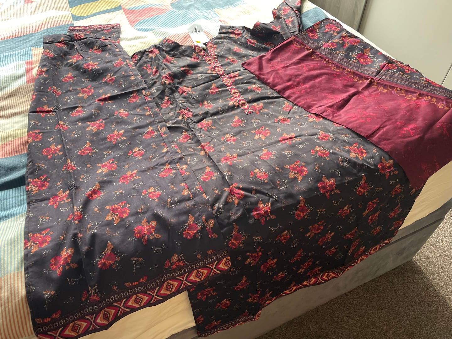 Customer photo review of Rozi  - Exclusive Lawn  Outfit with Dupatta - Ready to Wear SD505