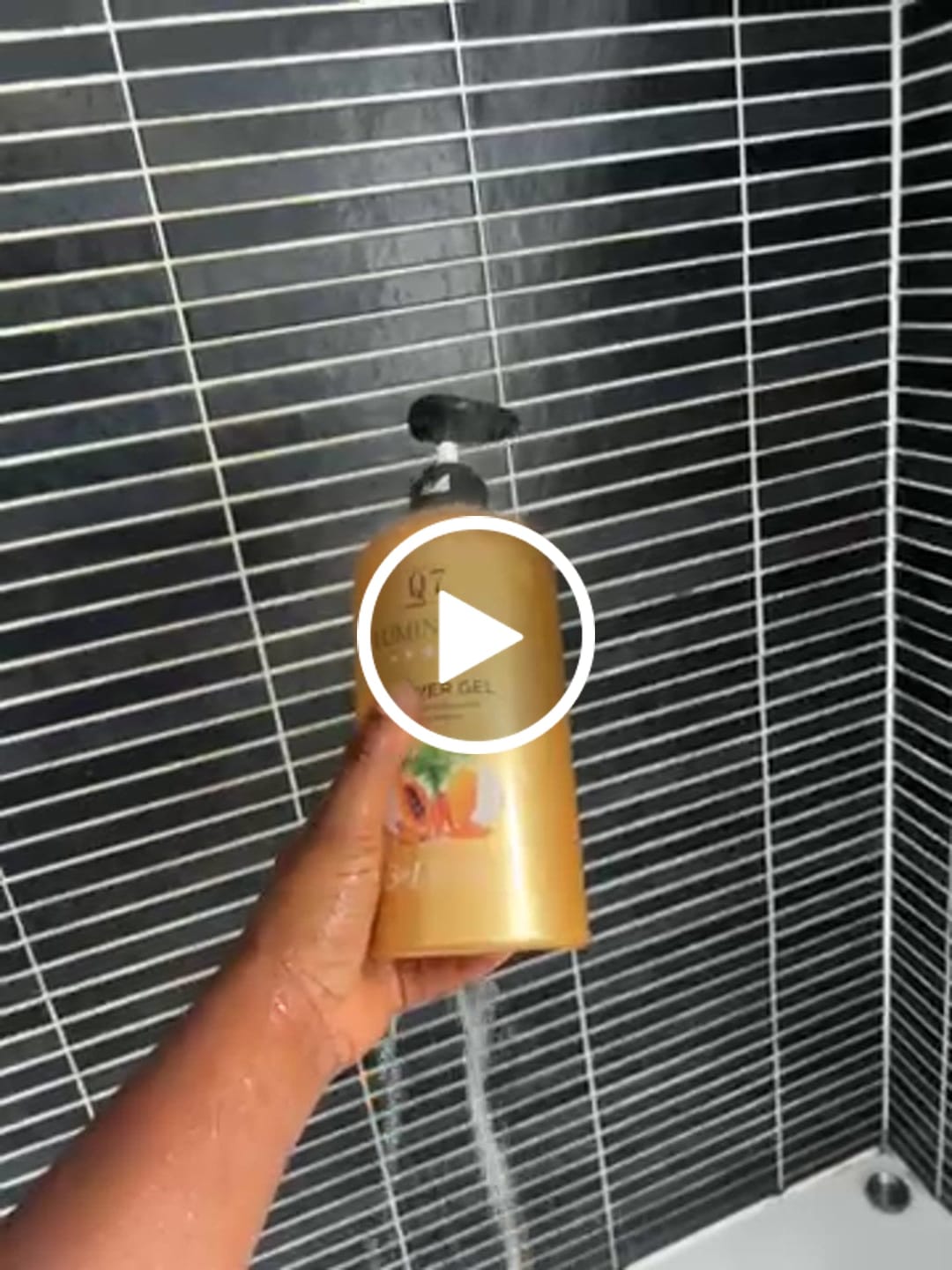 Customer video review of Q7Paris Luminaire 3-in-1 Shower gel with Carrot, Papaya, and Turmeric Extracts – 1000ml