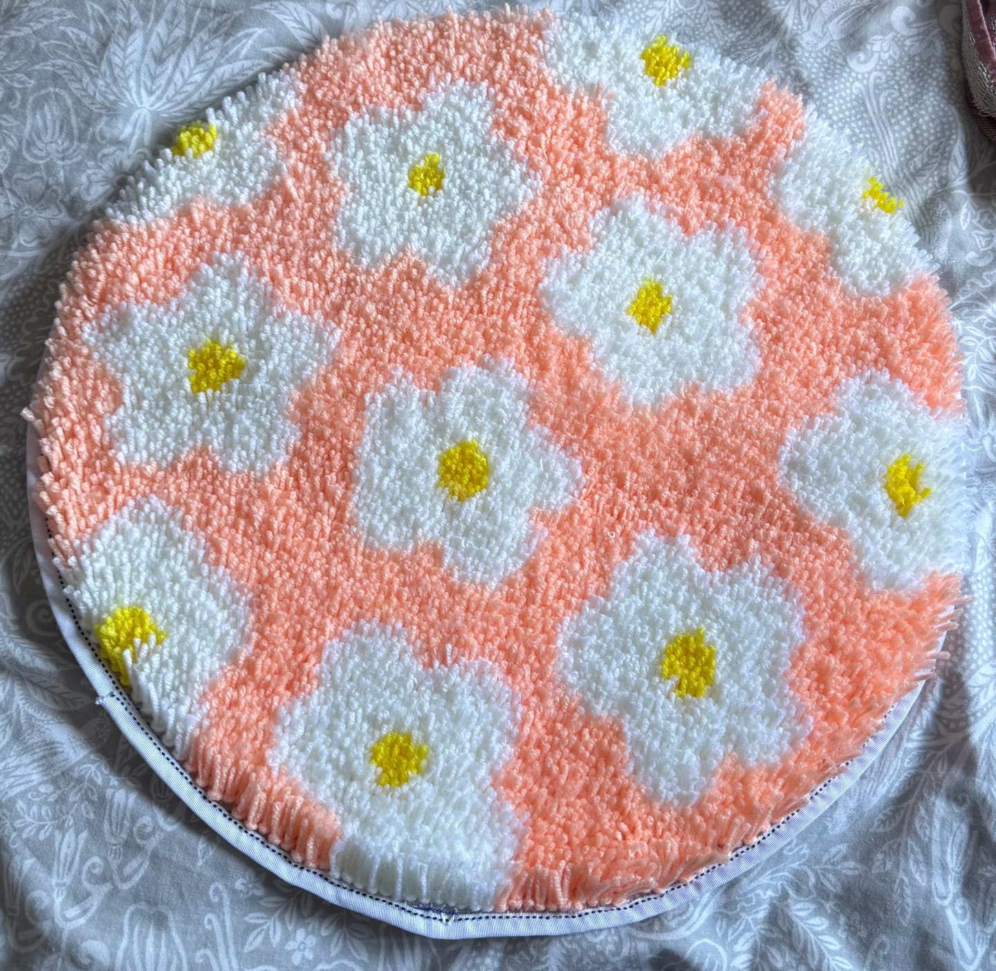 Customer photo review of FLOWER BOMB DAISY - Rug Making Kit