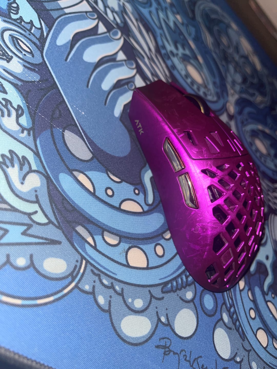 Customer photo review of ATK Blazing Sky Ghost Karbon Fiber Wireless Mouse