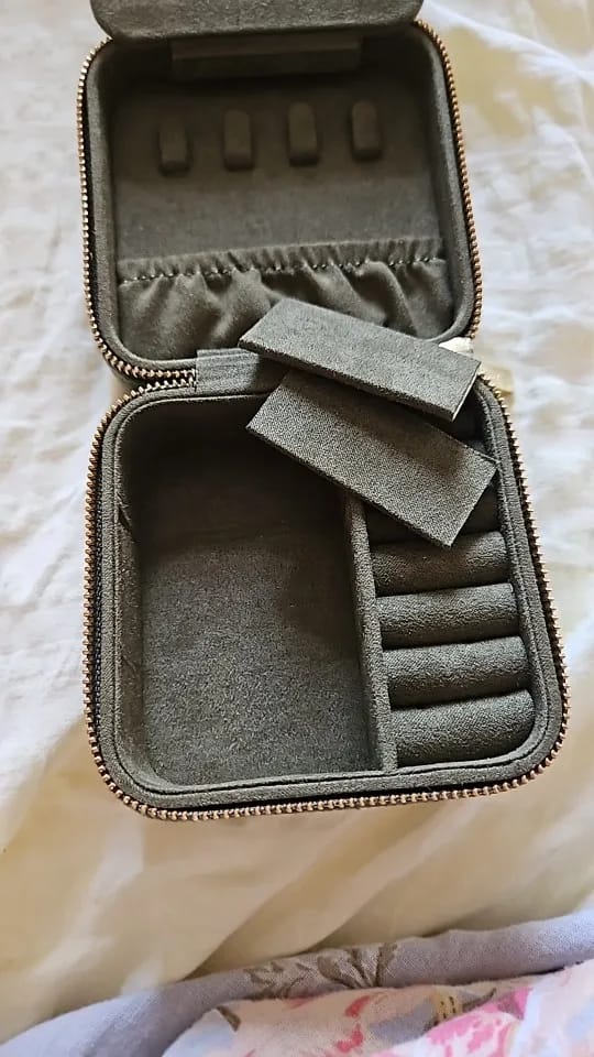 Customer photo review of Velvet Ring and Jewelry Box with Flip Lid, with or without Mirror