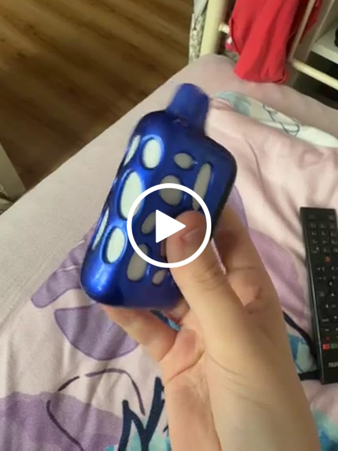 Customer video review of Vozol Rave 40.000