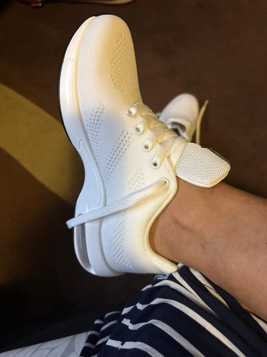 Customer photo review of Tênis Ortopédico Antiderrapante para Dor nos Pés, Joelhos e Coluna