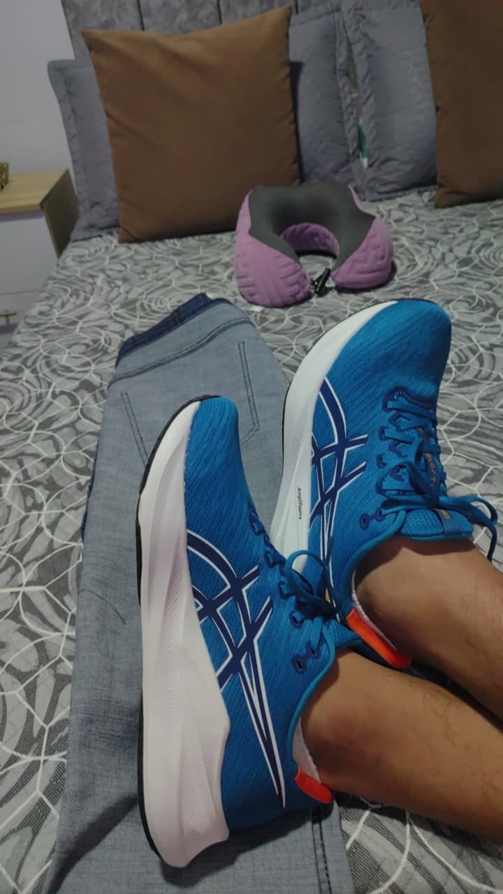Customer photo review of Asics Versablast 4 Hombre Aegean Blue White