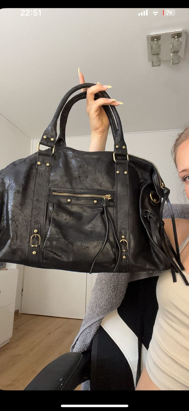Customer photo review of It girl bag black